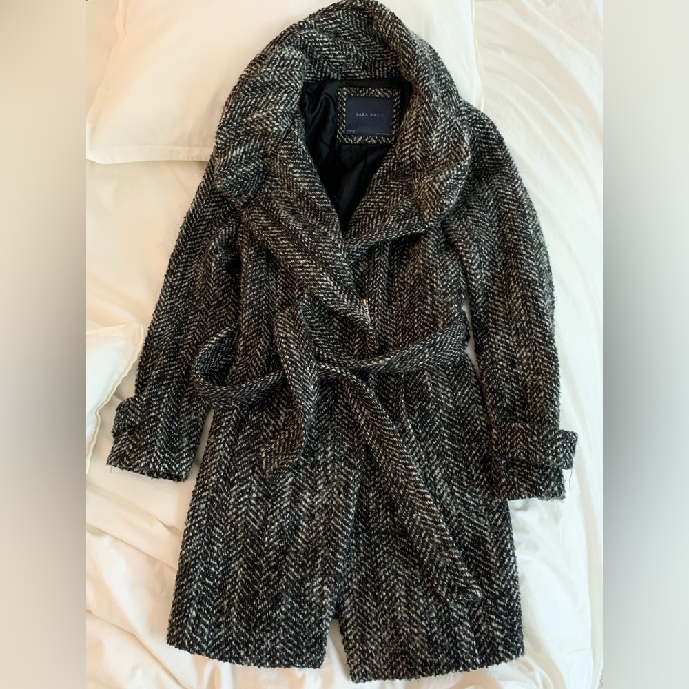 Zara Size Small Wool Coat with Zipper and Belt